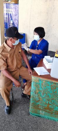 Pelaksanaan Vaksin Booster Untuk Perangkat  Desa Sepang 
